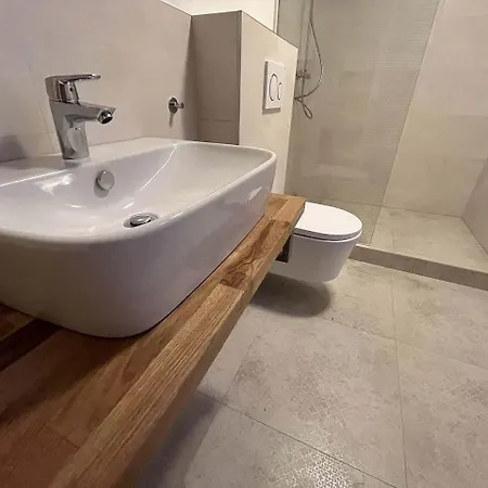 Zluty Dum Apartman Troskovice